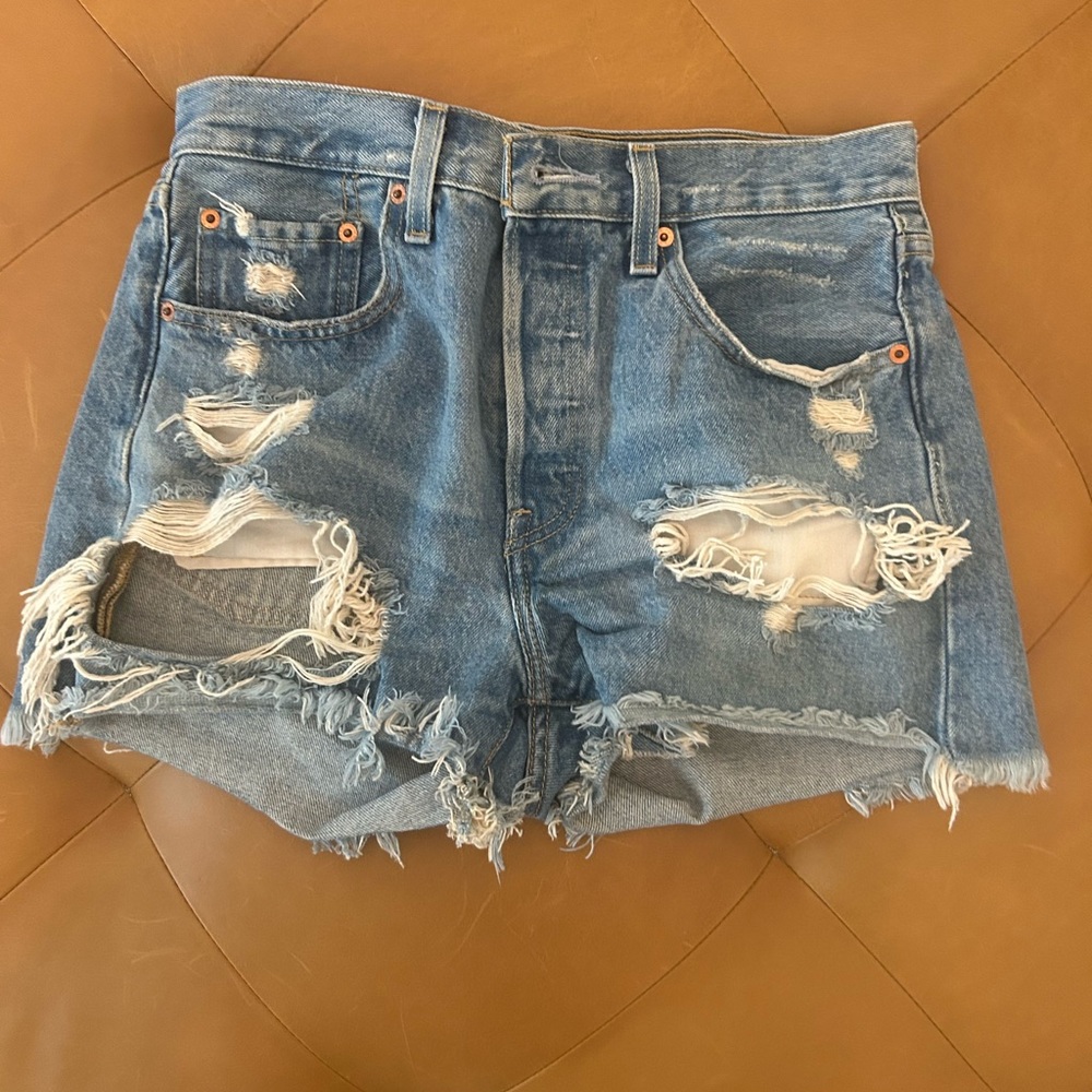 Levi’s high waisted denim shorts - 27
